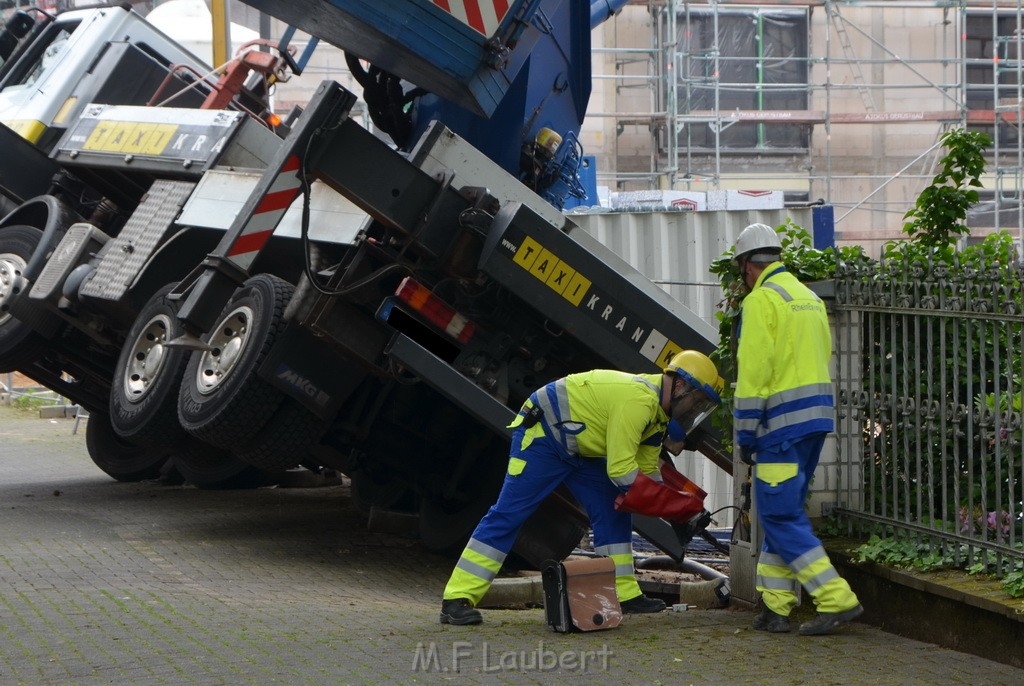 Autokran umgestuerzt Bensberg Frankenforst Kiebitzweg P044.JPG - Miklos Laubert